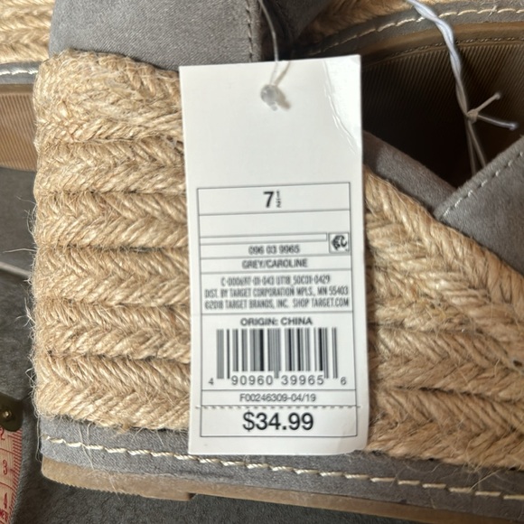 NWT Grey size 7.5 Platform shoes- 1.5” platform at front- 4”platform at back - Picture 7 of 7